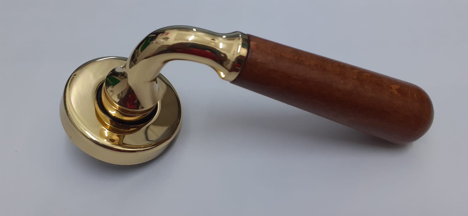 MANIGLIA ANDROMEDE OLV/NOCE CHIARO